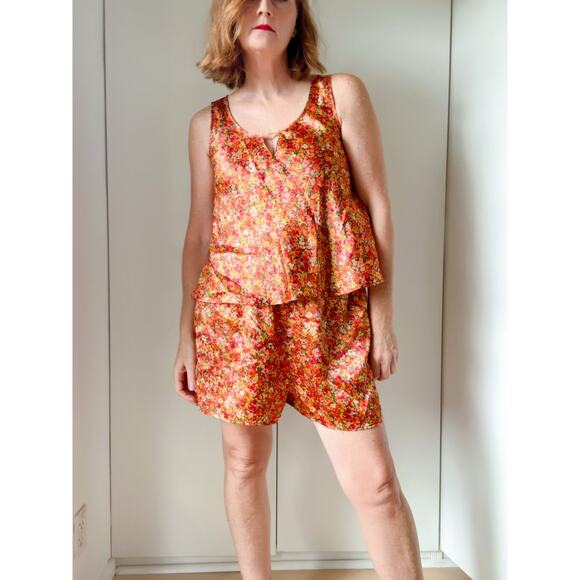 Victoria's Secret Floral Print Pajama Set Tank/shorts size medium Autumnal - Picture 1 of 6